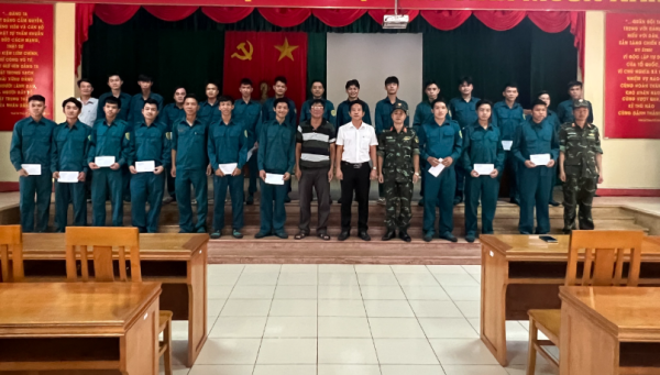 LÃNH ĐẠO XÃ BÙ NHO THĂM HỎI LỰC LƯỢNG DQCĐ THAM GIA HUẤN LUYỆN NĂM 2023