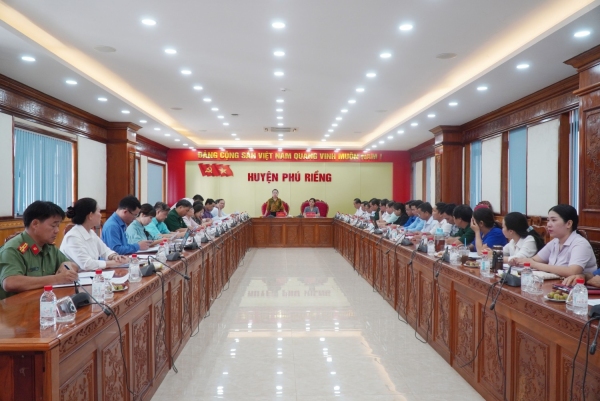 Trưởng ban Dân vận Tỉnh ủy Lê Thị Xuân Trang kiểm tra công tác dân vận tại Phú Riềng
