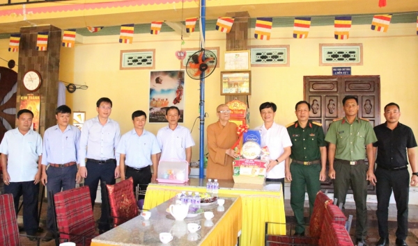 TRỤ TRÌ CÁC CHÙA VÀ TỊNH XÁ PHẤN KHỞI TRƯỚC SỰ QUAN TÂM, ĐỘNG VIÊN CỦA LÃNH ĐẠO HUYỆN PHÚ RIỀNG TRONG MÙA VU LAN.