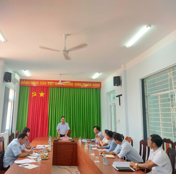 Đồng chí Phạm Hồng Công làm việc với Đảng ủy xã Long Bình về thực hiện nhiệm vụ 7 tháng đầu năm 2023