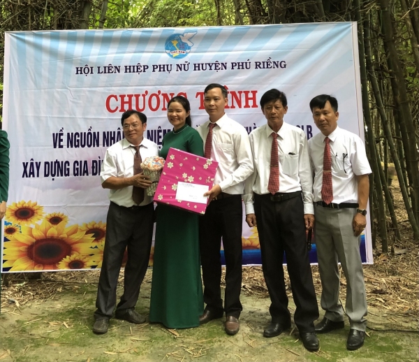 CÂU LẠC BỘ “XÂY DỰNG GIA ĐÌNH HẠNH PHÚC” XÃ PHÚ RIỀNG VỀ NGUỒN THAM QUAN KHU DI TÍCH LỊCH SỬ TÀ KHIẾT