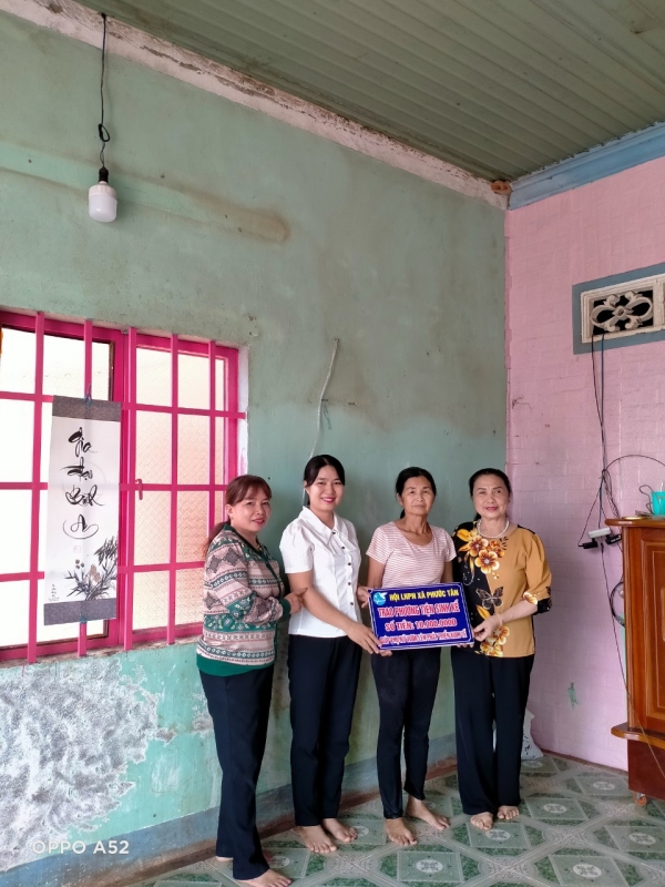 PHỤ NỮ XÃ PHƯỚC TÂN TRAO PHƯƠNG TIỆN SINH KẾ GIÚP ĐỠ HỘI VIÊN PHỤ NỮ KHÓ KHĂN PHÁT TRIỂN KINH TẾ