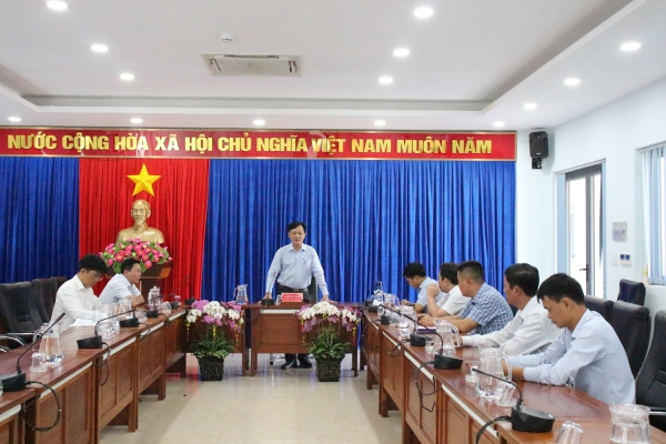 HUYỆN PHÚ RIỀNG THỐNG NHẤT VỚI CÔNG TY TNHH MTV DỊCH VỤ THỦY LỢI BÌNH PHƯỚC VIỆC DI DỜI ĐƯỜNG ỐNG NƯỚC TẠI XÃ LONG TÂN.