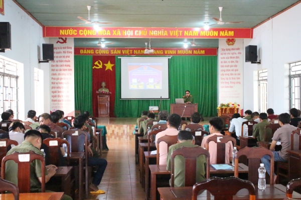 Huyện Phú Riềng đẩy mạnh tập huấn phòng cháy chữa cháy.