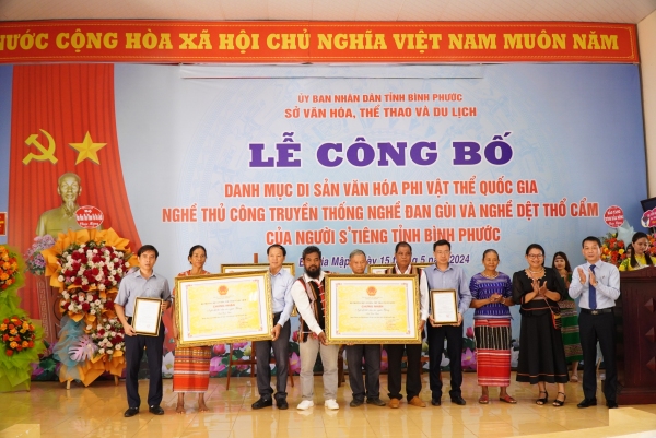 ghề dệt thổ cẩm của người S’tiêng huyện Phú Riềng được công nhận di sản văn hóa phi vật thể Quốc gia.