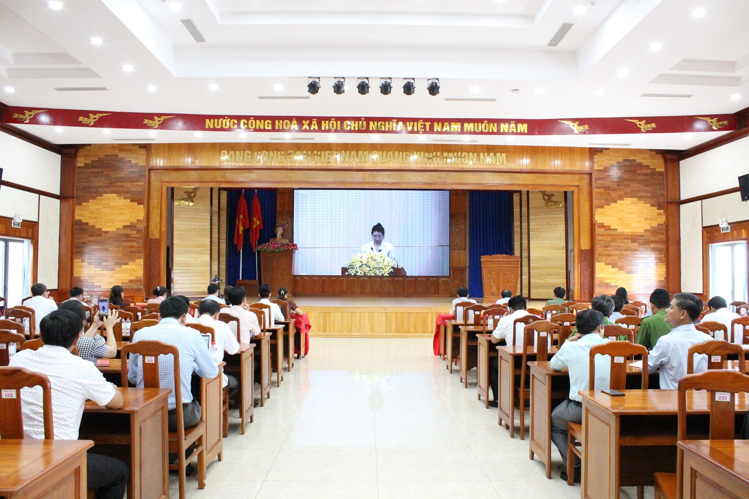 HUYỆN PHÚ RIỀNG DỰ HỘI NGHỊ NGHIÊN CỨU, HỌC TẬP CUỐN SÁCH CỦA TỔNG BÍ THƯ NGUYỄN PHÚ TRỌNG VÀ TRIỂN KHAI CÁC CHƯƠNG TRÌNH, HÀNH ĐỘNG CỦA BAN THƯỜNG VỤ TỈNH ỦY.