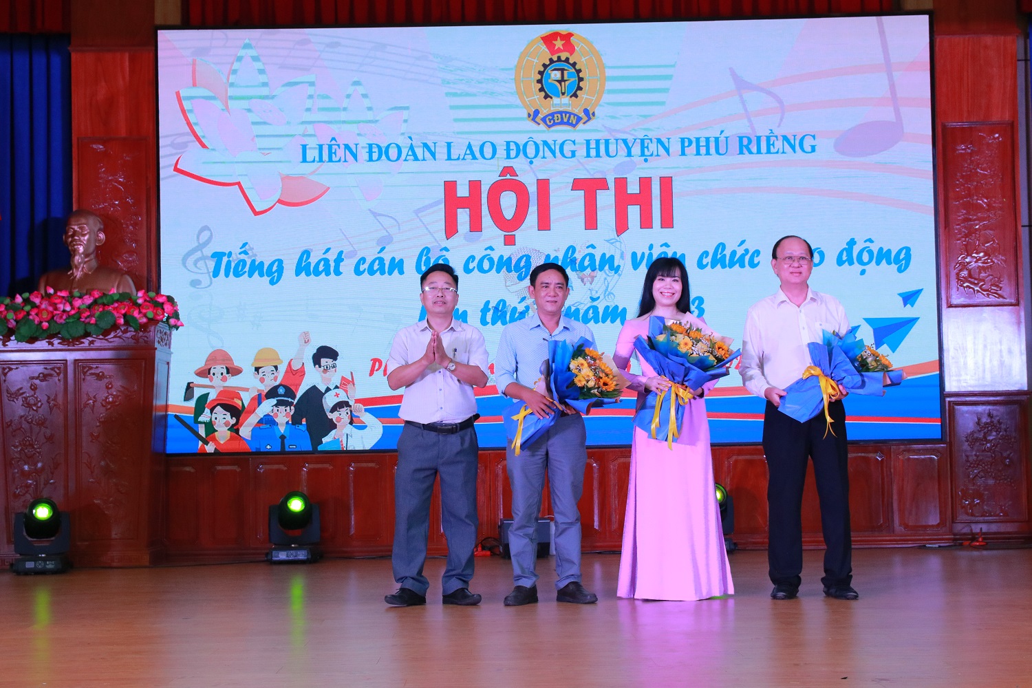 KHAI MẠC HỘI THI TIẾNG HÁT CÁN BỘ, CÔNG NHÂN, VIÊN CHỨC NGƯỜI LAO ĐỘNG HUYỆN PHÚ RIỀNG.