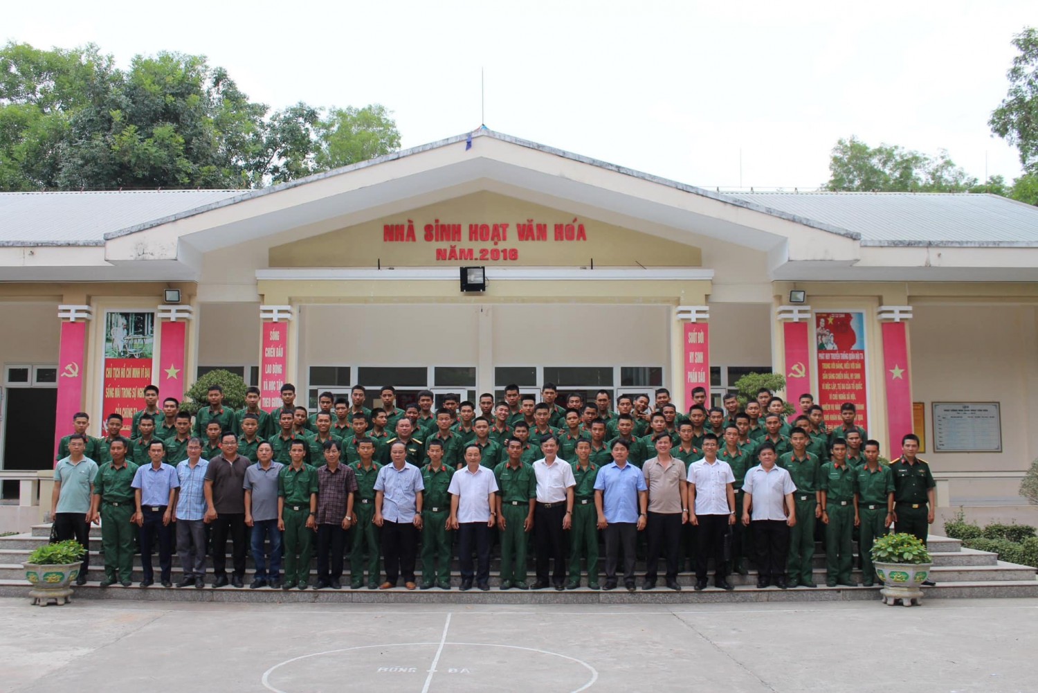 LÃNH ĐẠO HUYỆN PHÚ RIỀNG THĂM, ĐỘNG VIÊN CHIẾN SỸ MỚI