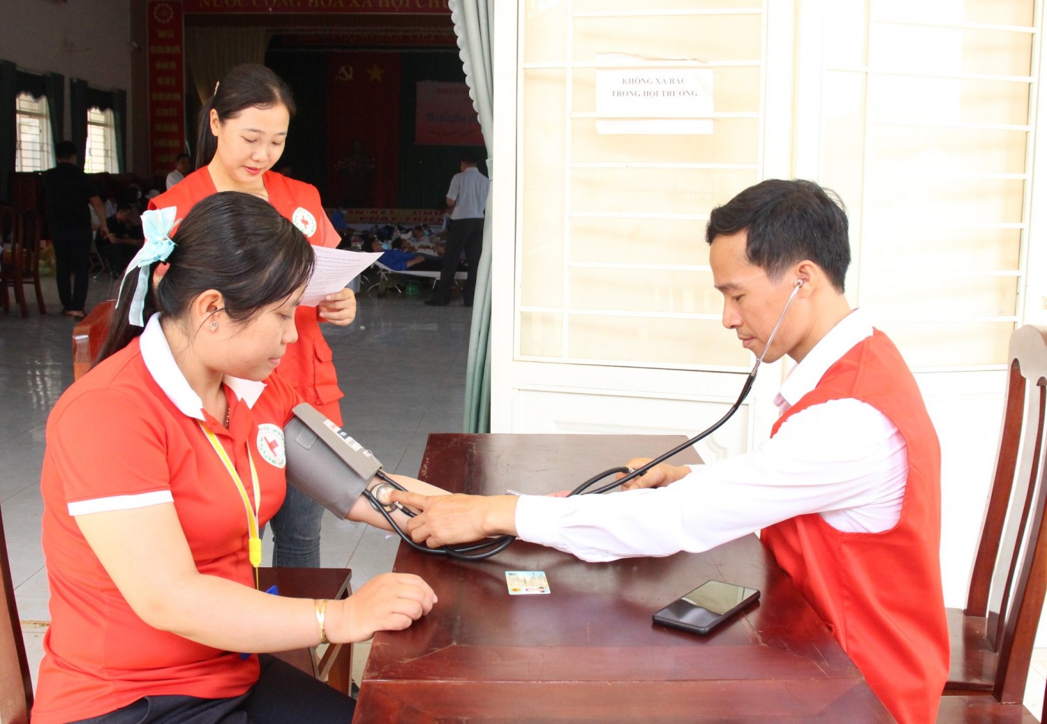 NGƯỜI DÂN HUYỆN PHÚ RIỀNG TÍCH CỰC THAM GIA HIẾN MÁU TÌNH NGUYỆN.