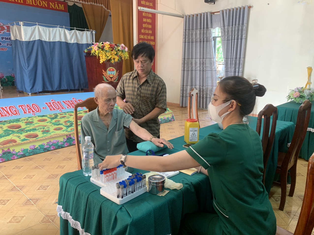 HUYỆN PHÚ RIỀNG QUAN TÂM CHĂM SÓC SỨC KHỎE CÁN BỘ HƯU TRÍ, ĐẢNG VIÊN CAO TUỔI ĐẢNG