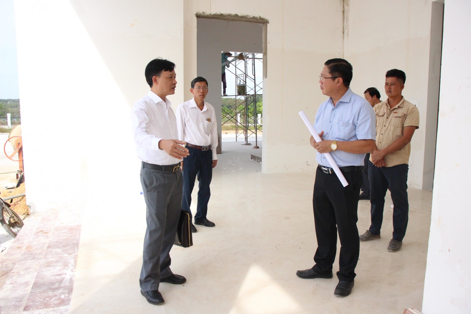 CHỦ TỊCH UBND HUYỆN PHÚ RIỀNG KIỂM TRA CÁC CÔNG TRÌNH XÂY DỰNG TRÊN ĐỊA BÀN HUYỆN.