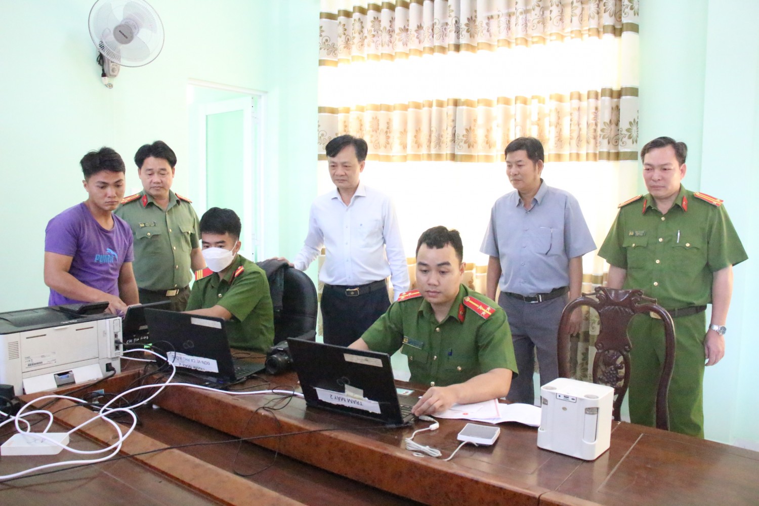 CHỦ TỊCH UBND HUYỆN PHÚ RIỀNG ĐỘNG VIÊN CÁN BỘ CHIẾN SỸ LÀM NHIỆM VỤ CẤP CCCD.