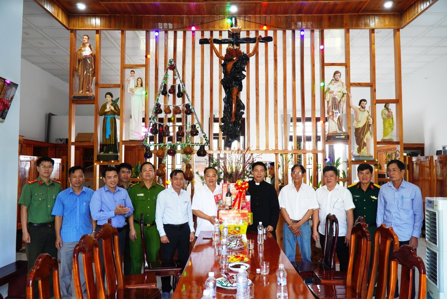 LÃNH ĐẠO HUYỆN PHÚ RIỀNG THĂM, CHÚC MỪNG GIÁNG SINH NĂM 2022