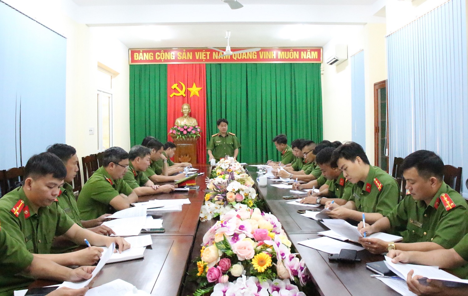 CÔNG AN HUYỆN PHÚ RIỀNG ĐÁNH GIÁ KẾT QUẢ SAU 1 THÁNG TRIỂN KHAI ĐỢT CAO ĐIỂM 90 NGÀY ĐÊM THỰC HIỆN LUẬT CƯ TRÚ.