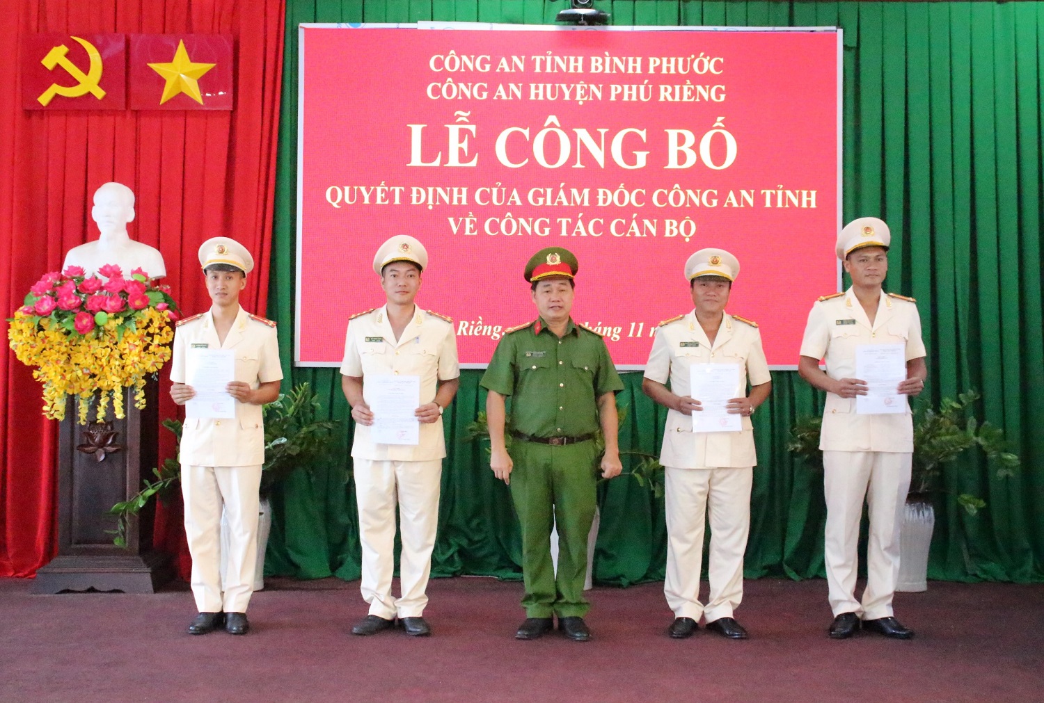 CÔNG AN HUYỆN PHÚ RIỀNG CÔNG BỐ QUYẾT ĐỊNH CỦA GIÁM ĐỐC CÔNG AN TỈNH VỀ CÔNG TÁC CÁN BỘ.
