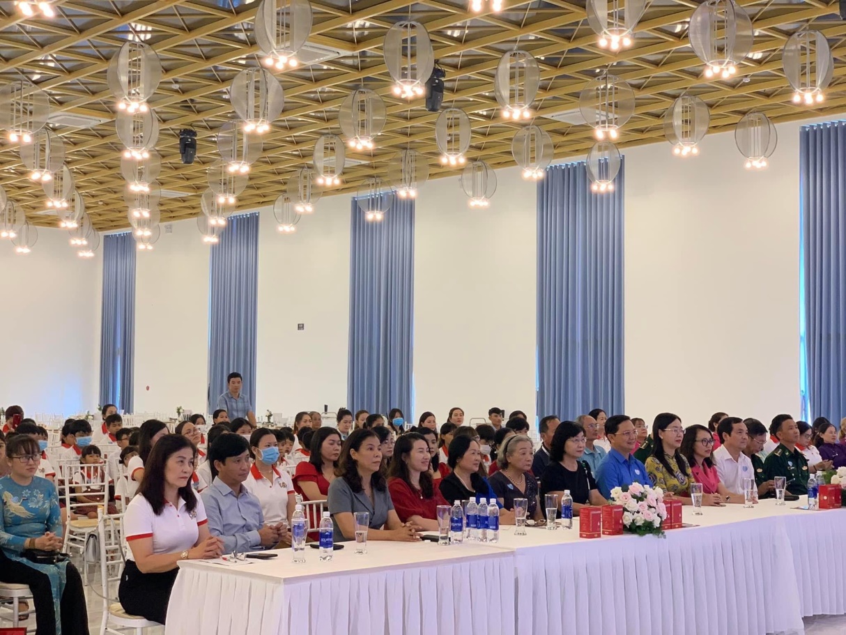 Mẹ đỡ đầu – Kết nối yêu thương với các trẻ em mồ côi huyện Phú Riềng