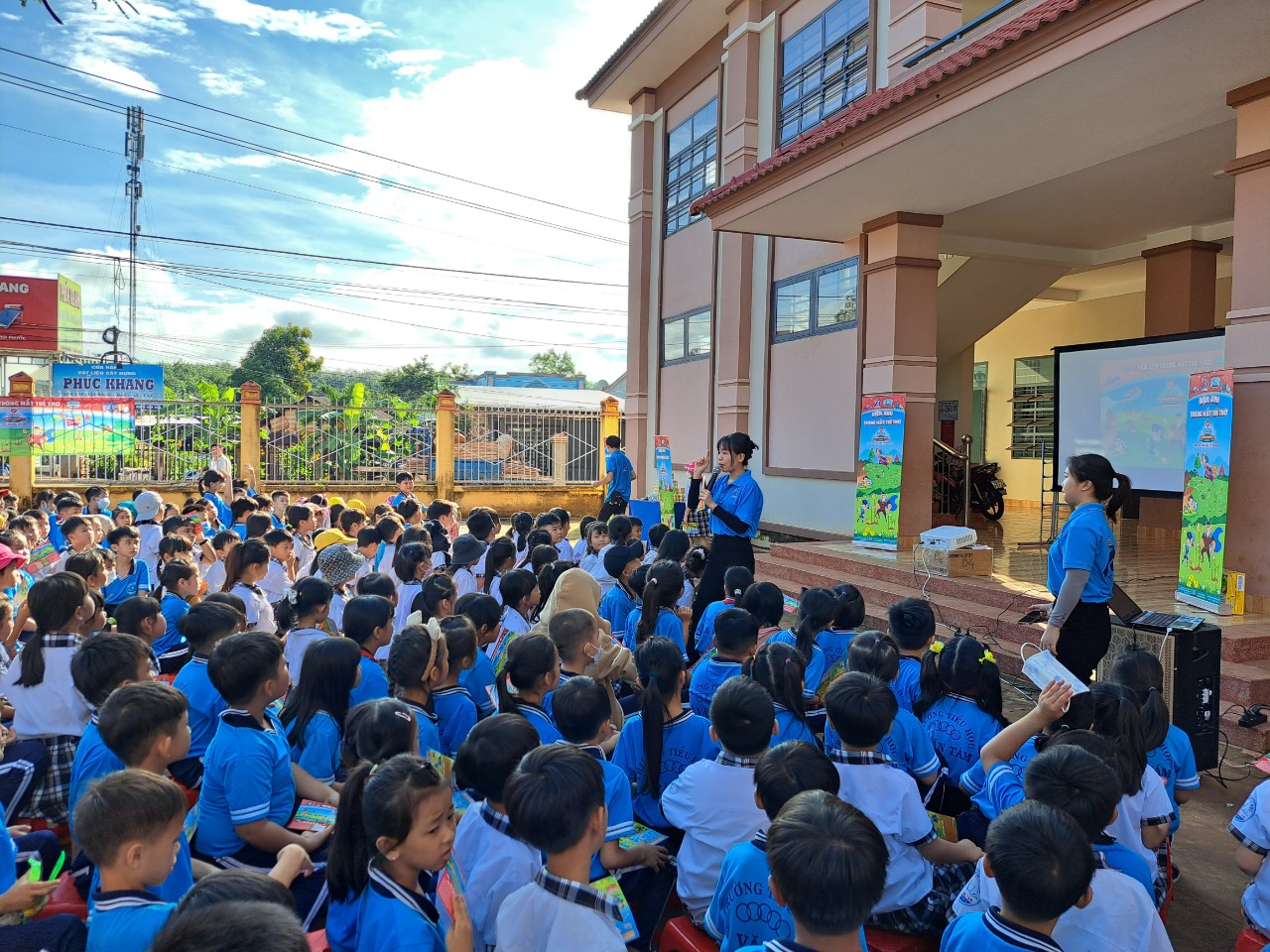 GẦN 10.000 EM HỌC SINH CỦA HUYỆN PHÚ RIỀNG THAM GIA CHƯƠNG TRÌNH “ĐIỆN ẢNH TRONG MẮT TRẺ THƠ”
