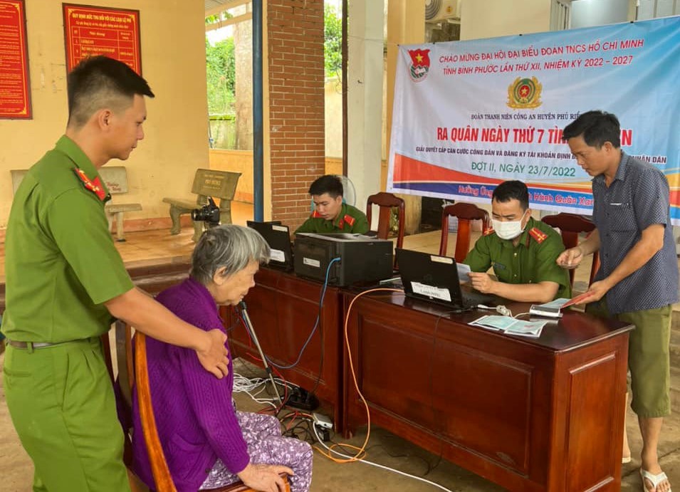 Đoàn thanh niên Công an huyện Phú Riềng tri ân nhân ngày thương binh liệt sĩ 27/7