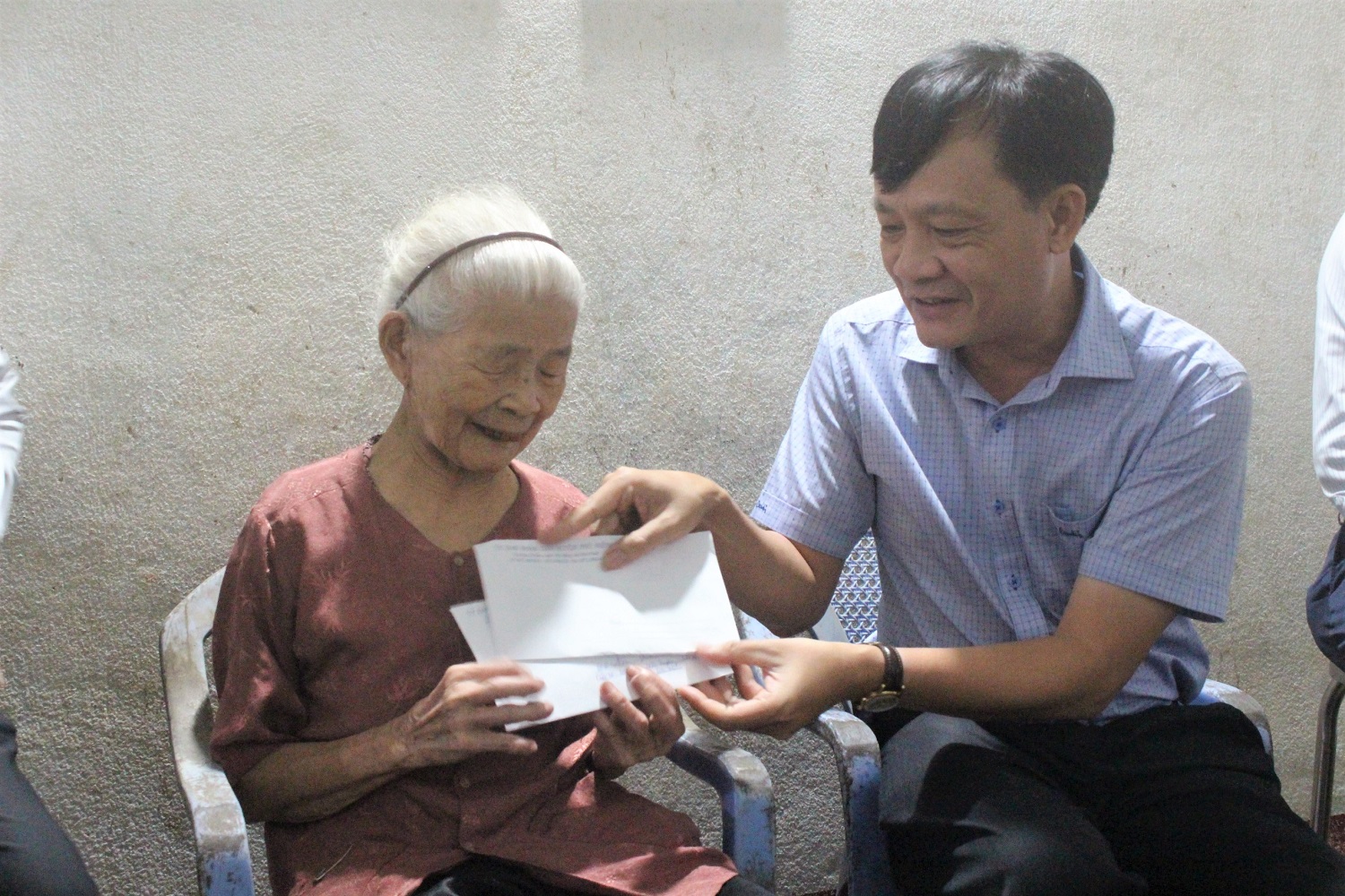 Người có công của huyện Phú Riềng phấn khởi trước sự phát triển của huyện nhà.