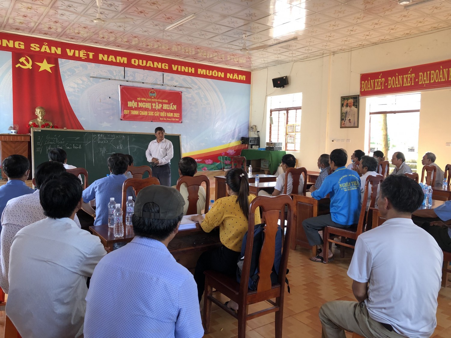 HỘI NÔNG DÂN HUYỆN PHÚ RIỀNG TỔ CHỨC TẬP HUẤN CHUYỂN GIAO KHOA HỌC KỸ THUẬT CHO HỘI VIÊN NÔNG DÂN XÃ BÌNH TÂN