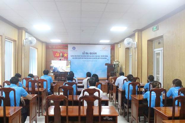 Bảo hiểm xã hội huyện Phú Riềng hưởng ứng tháng hành động triển khai BHXH, BHYT toàn dân.