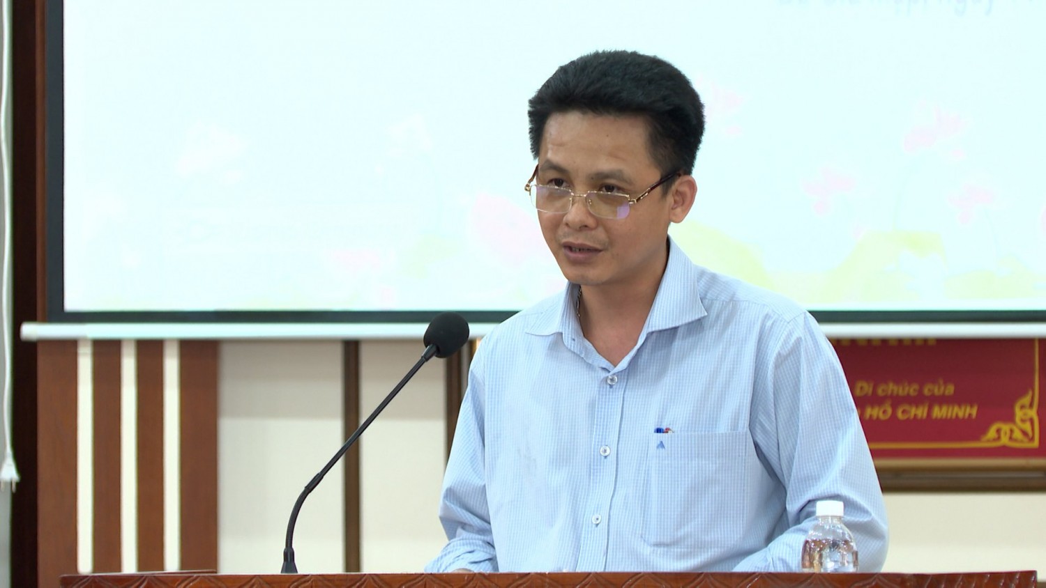 Hoạt động tiếp xúc cử tri, tiếp công dân của đại biểu HĐND huyện Phú Riềng thể hiện được sự dân chủ, bình đẳng, công khai và thẳng thắn.